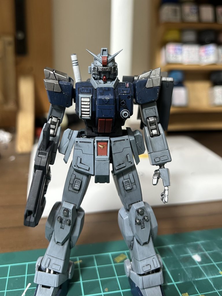 以下設定。陸戦型ガンダムの現地改修機。陸戦においての夜間強襲、単独での敵基地の殲滅を目的に作られた現地改修機の中でも異質な存在。愛称はムーディー。