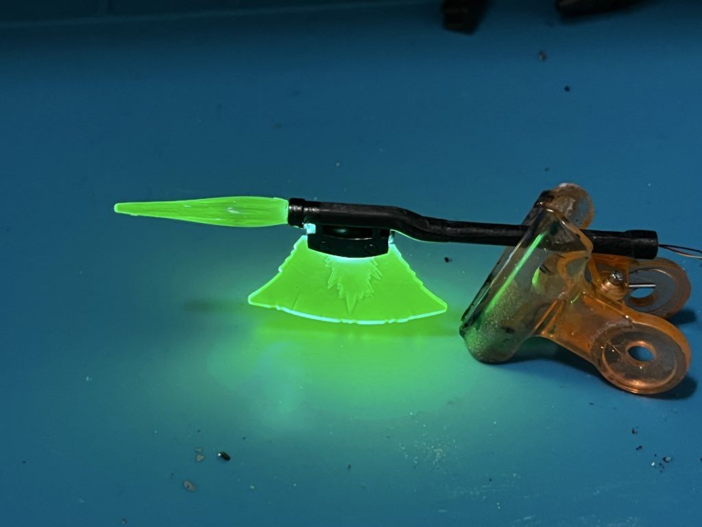 ビームアックスも電飾してます。コネクタで接続した時だけ点灯します。