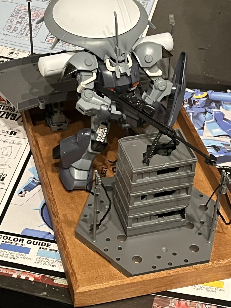 今回は買ってきたジオラマを使います。武器はDAISO。その他ほぼ大体DAISO。