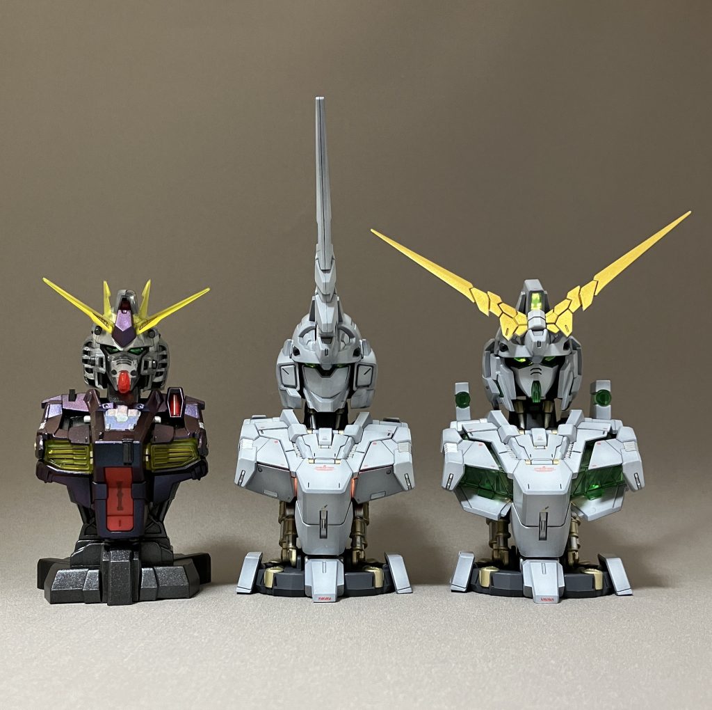 以前作ったνやデストロイモードと並べて。νより大きくなっていますが、そこまで差を感じない気がします。