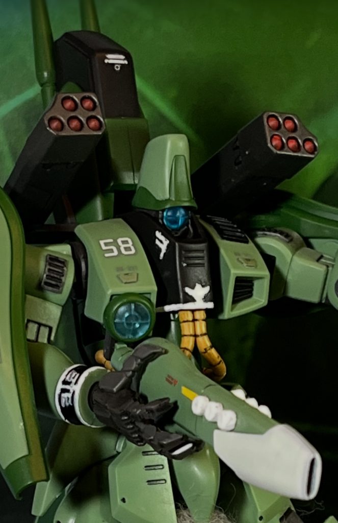 袖部分の塗装が難しかったです。以下、制作工程