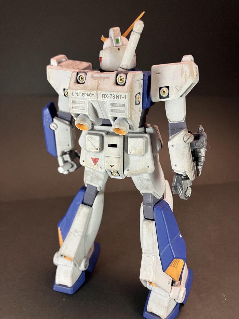 なんか地面に押し倒されてたので、お尻周りは茶色に汚れているようです。使い所がなかった金のメタルビーズが多数使用できました