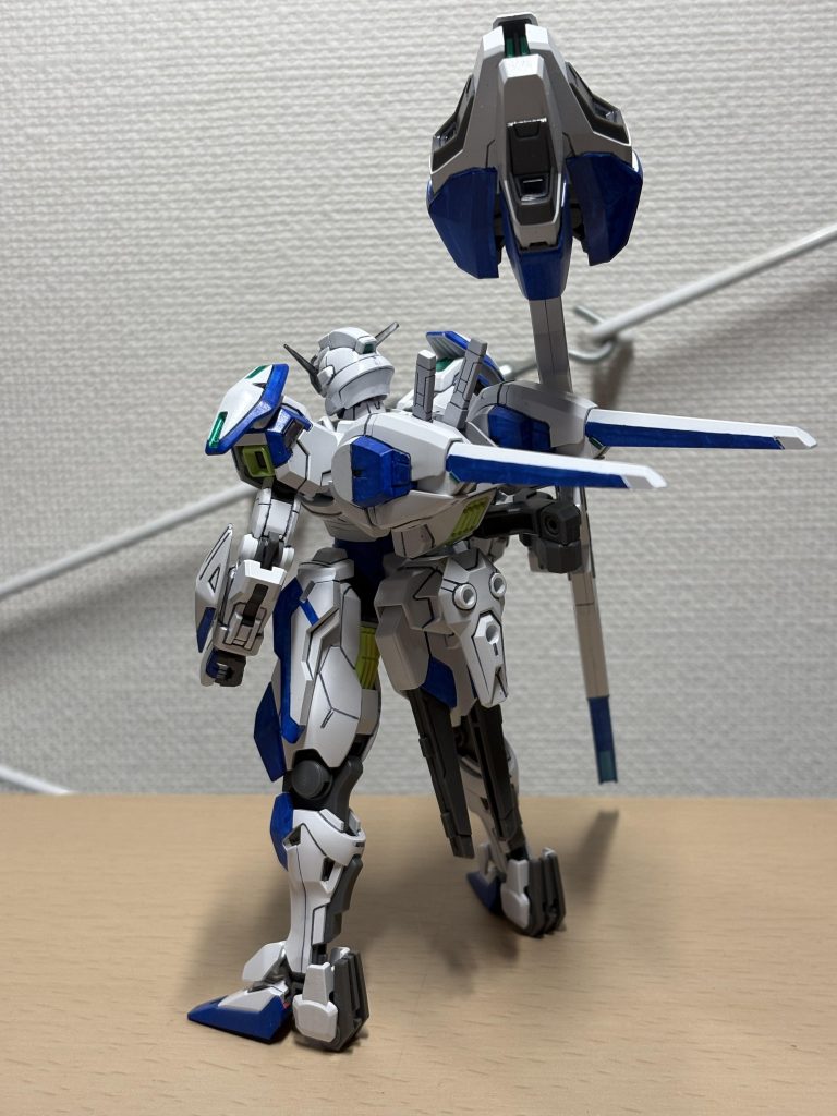 この箒と背部のスラスターユニットがむっちゃ干渉するんですよねwまあ、箒を接続してるアームの保持力と可動域は素晴らしいです。