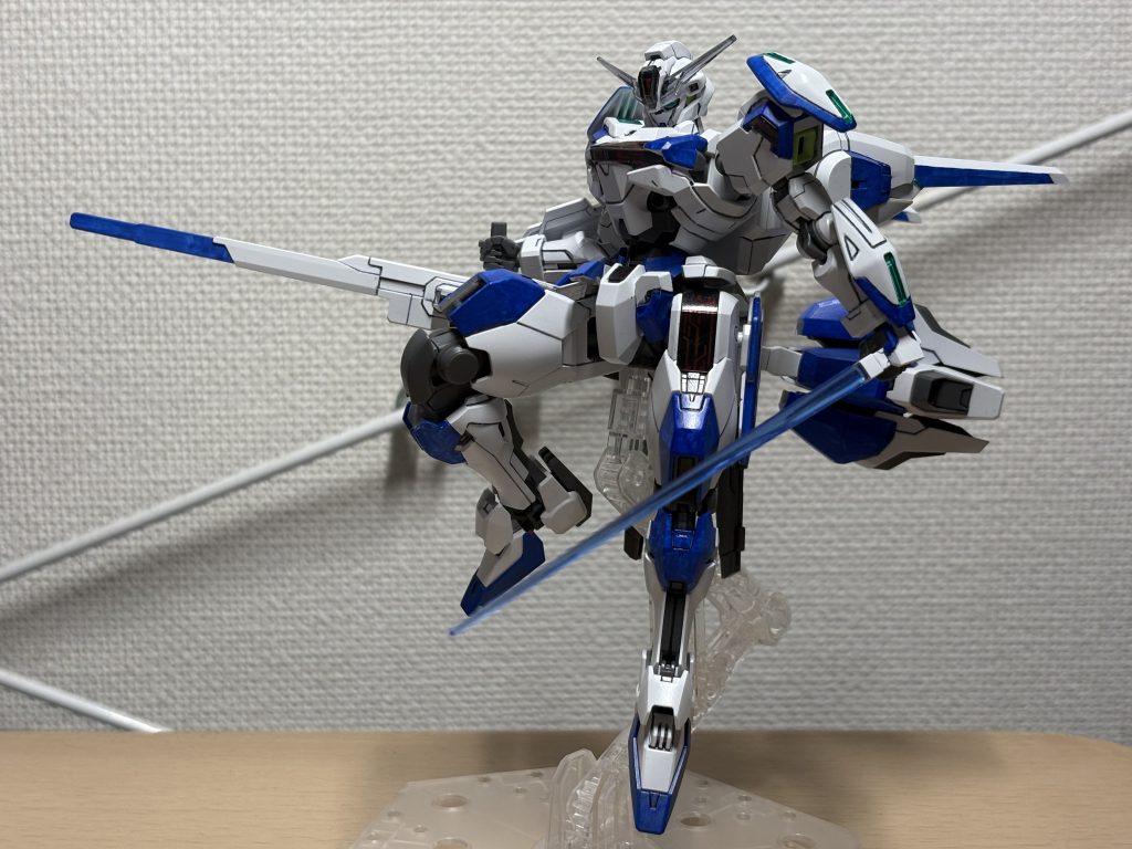 ライフル撃つポーズは諦めての滞空イメージ。