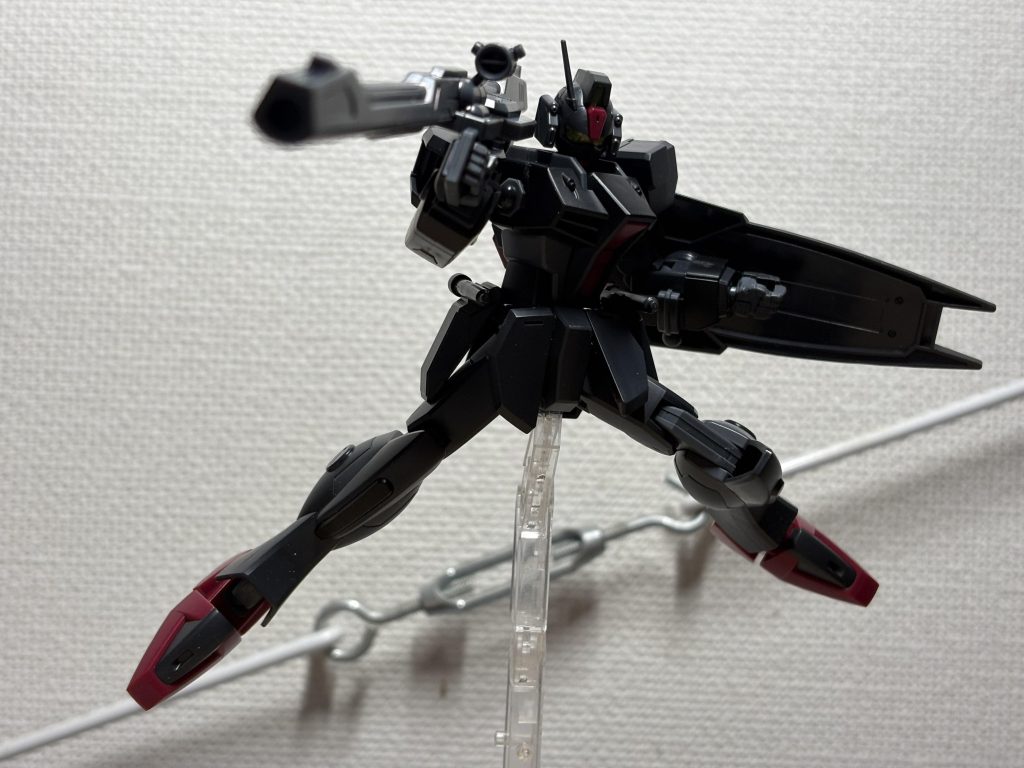 最後にアグニを外して1枚。ということで終わりです。かなりサクッと作ったダガー君でした。色々と装備させて遊びたいので、眠っているノワールやスローターを引っ張り出しますかねーどうでもいいですが。ランチャーストライカーも2ヶ月前くらいに作ってたんですが、誰かに装備させることもなく放置してたら、最初に使うのがまさかのダークダガーってw  記念すべきストライカーのオプションでの単体販売をダークダガーに最初に使った人ってかなり少なそう。はい、それだけです。それじゃあ。。