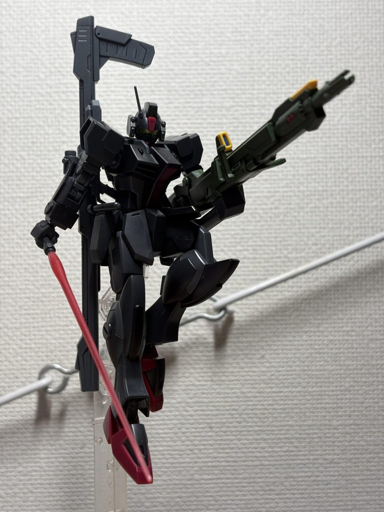 アグニ持ちながらでもサーベルを使えるのは、ストライクに勝るダガー系の特徴ですよね!