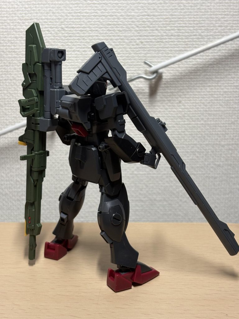 ストレートに組んで…赤い部分と武装だけ墨入れ。つまりほとんど何もしてない!