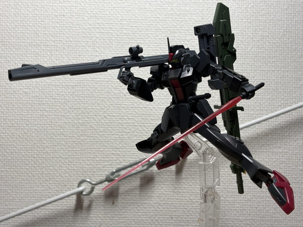 肩コネクタは無いので、設定的にバルカンやビームブーメランはダガーLには装備不可だと思うのですが、漫画だと装着したダガーLが出てきたりしてるん、ですよね。そいつらは勝手にラッチを増設した改良機だと妄想してますが。