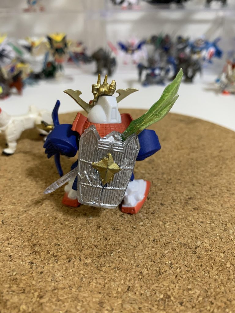 背面武者フォルテの盾をレジンで複製して装着してます元祖では盾持ってたからね