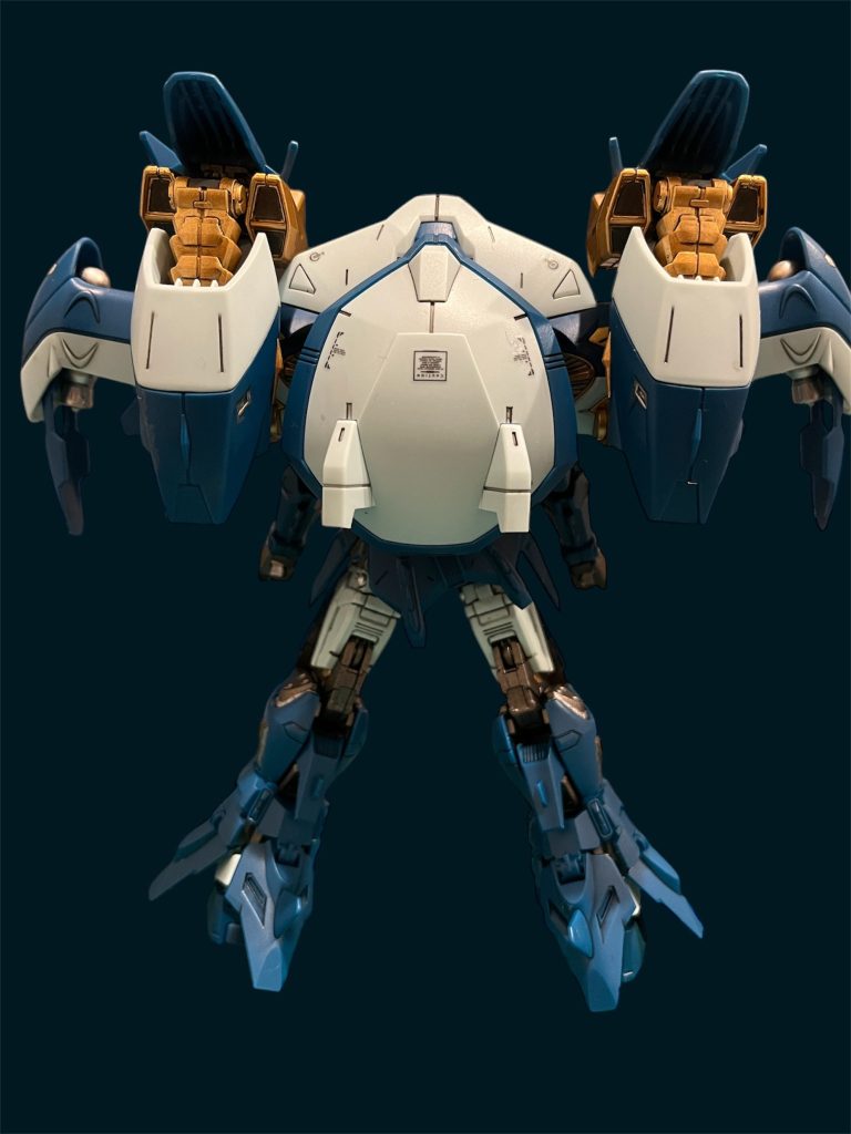 バックショット🦴新しめのキットですが上半身がデカ重いのと下半身がフニャフニャなのでポージングがしづらいしづらい🦥