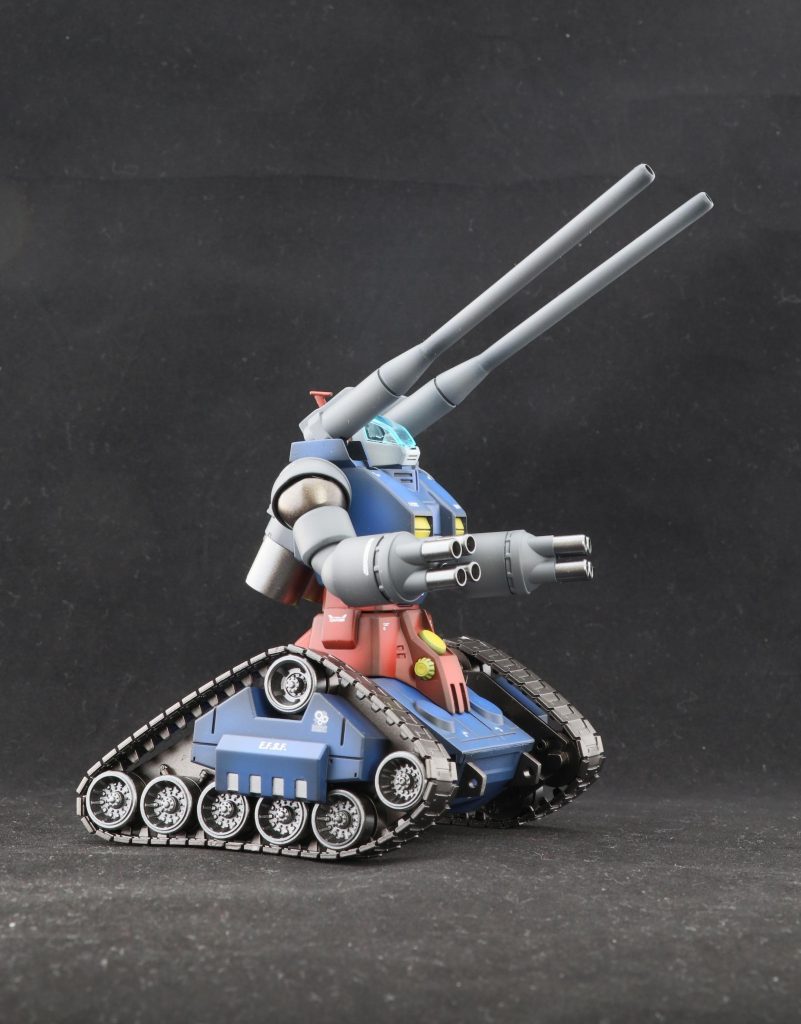 閉じて横から見ると、ふつーのガンタンク