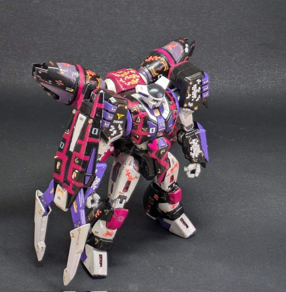 要所要所でターナー使いたかったから、ラインとか差し色は苺色で塗装、多分マルーンとか使うよりも綺麗にできたと思う、しっかり存在感出してくれるから、綺麗やと思う