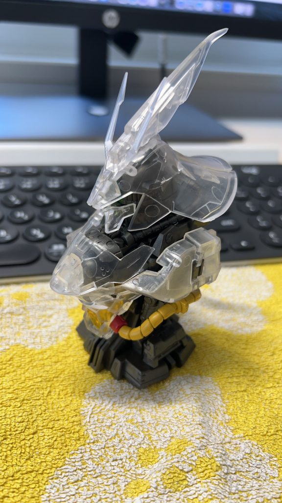 最初の素組みこんな「ザ・おもちゃ」をよくここまで。。と改めて思いますねパーツの保持、合わせ目、表面のガタガタ具合とかは普段のガンプラと比べると「おもちゃだなー」って感じの出来でしたが、素体としてはとてもよかったです今後もいろんなメカニカルバストシリーズが続いてくれたら嬉しいですね。