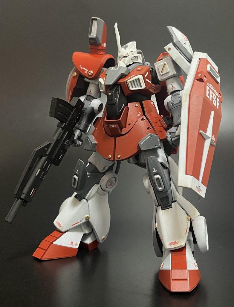 顔はガンダムフェイスに変更しました。