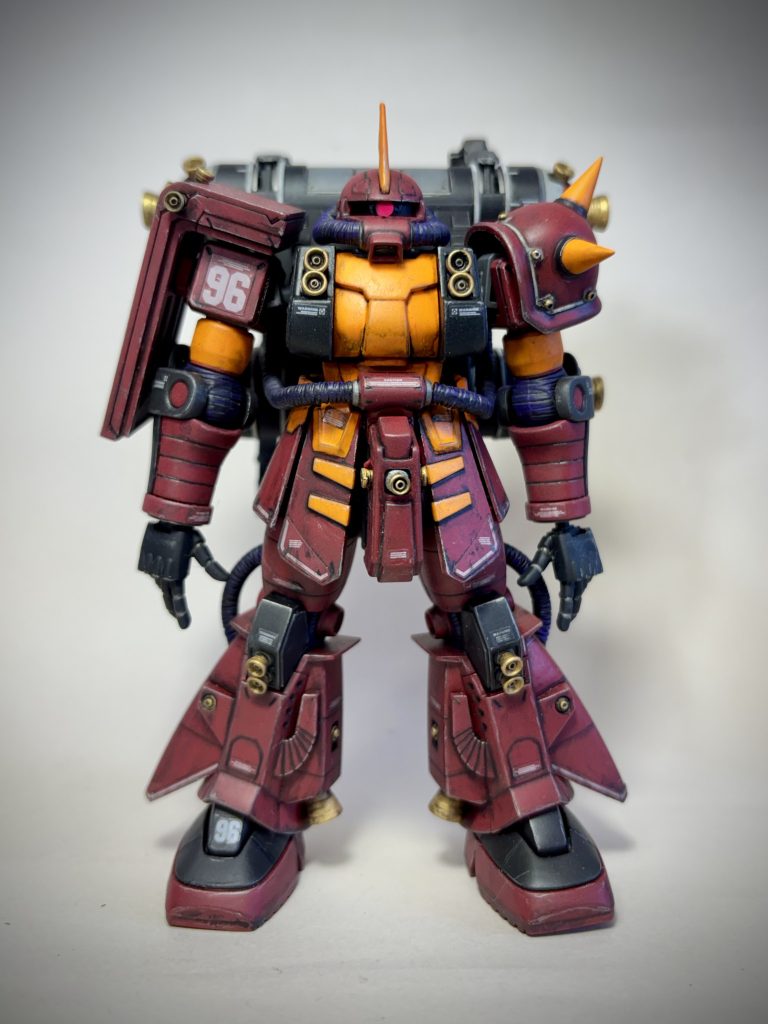 ブースターユニットを外していてもランドセルがなかなか重くてひっくり返りそうになります。本体カラーはあずき色を使いました。動力パイプはシーリングのイメージがわかなくて紫色の色鉛筆でエッジを入れてみました。割と雰囲気としてはまとまったような気がしています。 