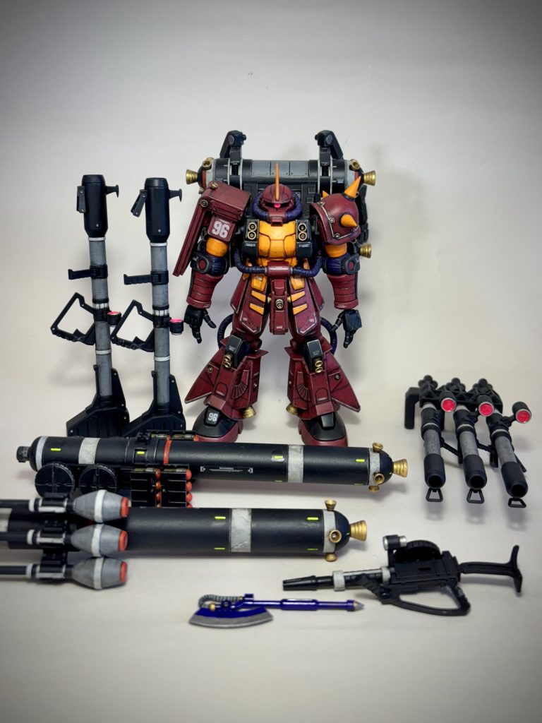 すべての装備はこんな感じ。ヒートホークは紫色にしたものの、光の関係で青みががって見えますね。