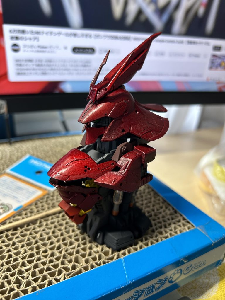 最初はキャンディ塗装にするつもりだったんですが、大失敗。。。サフブラックシルバークリアレッド×3で塗ったんですが、表面がざらざらになってしまった。。クリアレッドの希釈が甘かったのかなー?やりなおしです(めちゃくちゃ時間かかったのにorz)