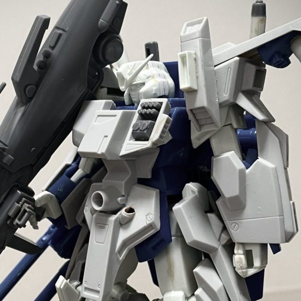 ガンダムセンチネルよりフルアーマーZZガンダム FAZZを作って行きます。HGのZZとミキシングする用意もあったのですが、ひとまずキット活かしで行きます。旧キットZZのキットがベースですので、とりあえずゴリラフェイスを整えて、バランスを考えて行きます。（1枚目）