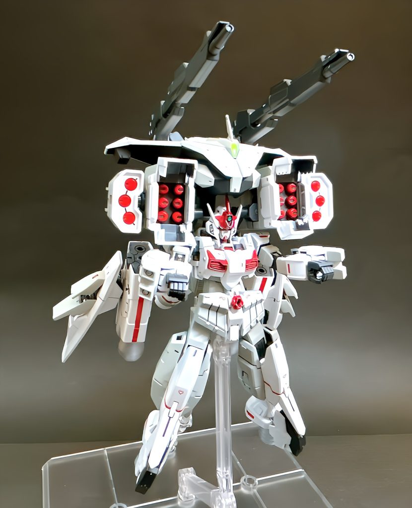 砲撃式戦艦武装「ギガンテス」イカロスがスピードでしたので、こちらはパワー!以前、使用して余っていたバンイップ・ブーメランに30MMやコトブキヤ、ジャンクなどを組み合わせ形を成しています。一応、1枚目のように頭部を出して、ブースターの位置を変えることで自立型支援機としての運用も可能です。