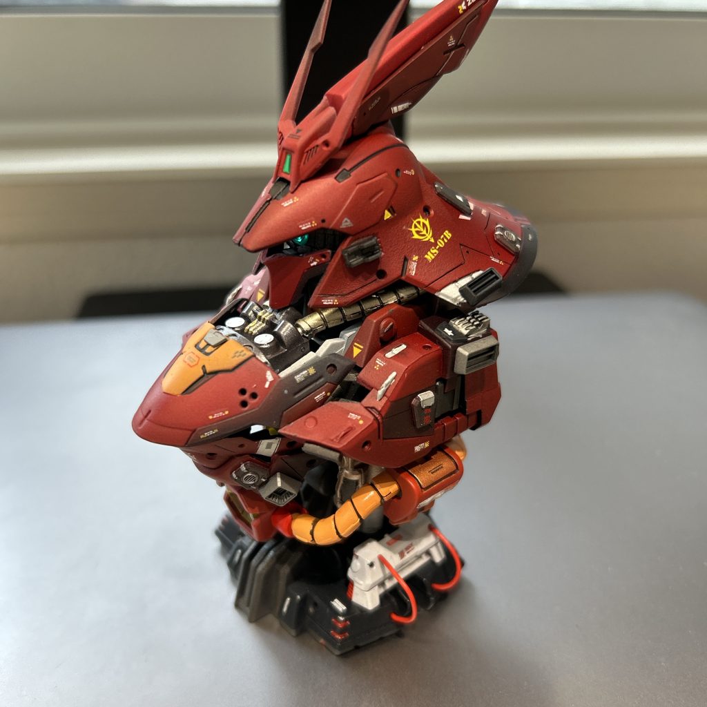 デカール、ディテールアップパーツ、メタルパーツ、パイプ、筆塗りを追加して、かんせーい