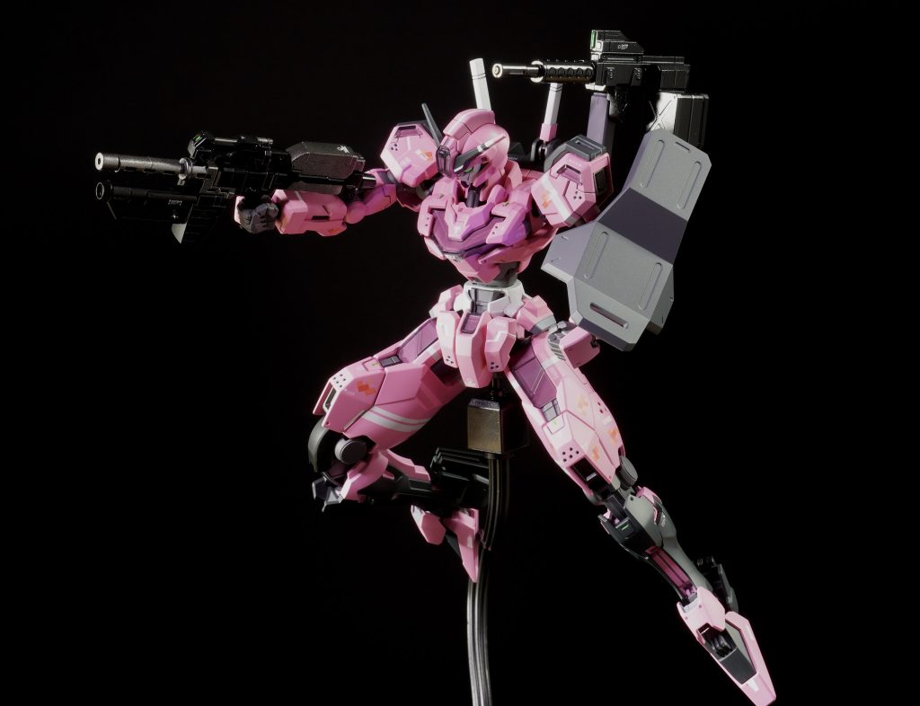 前作・前々作とほぼ同じ仕様で工作しております。●ディティール・ブチ穴(合計100カ所弱)思いつくままに穴をあけ・センサーディティール0.6㎜のカーバイトでスジボリしてプラ棒を接着胸に2箇所 ・塗分けホワイトラインを各所に追加ラインとかグラデとか入れるとおしゃれになるので気にいってます・ピクセル迷彩デカール(ハイキューパーツ)シリーズ共通して使用しています。この機体のために赤系のデカールを購入 使う機会がほぼない、、