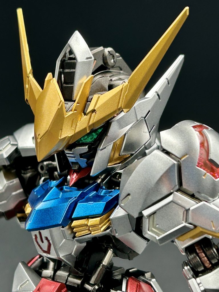 簡単仕上げですが普通のメタリックだとアレなのでメインの白パーツはスターブライトシルバー塗装後、パールシルバーを吹き付け、ギラつきを抑えて高級感を出しました！