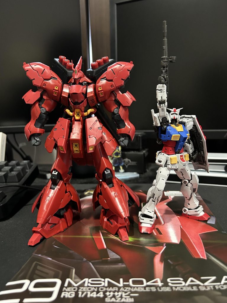 RGガンダム2.0とのサイズ比較。やはり最強はデカくてゴツイか...既に作ってあるRGνガンダムと早く戦わせたい