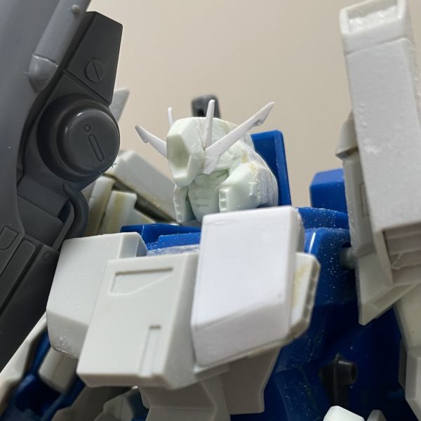 フルアーマーZZガンダム 改修頭部アンテナを形状変更膝の棒を10mm延長しました（2枚目）