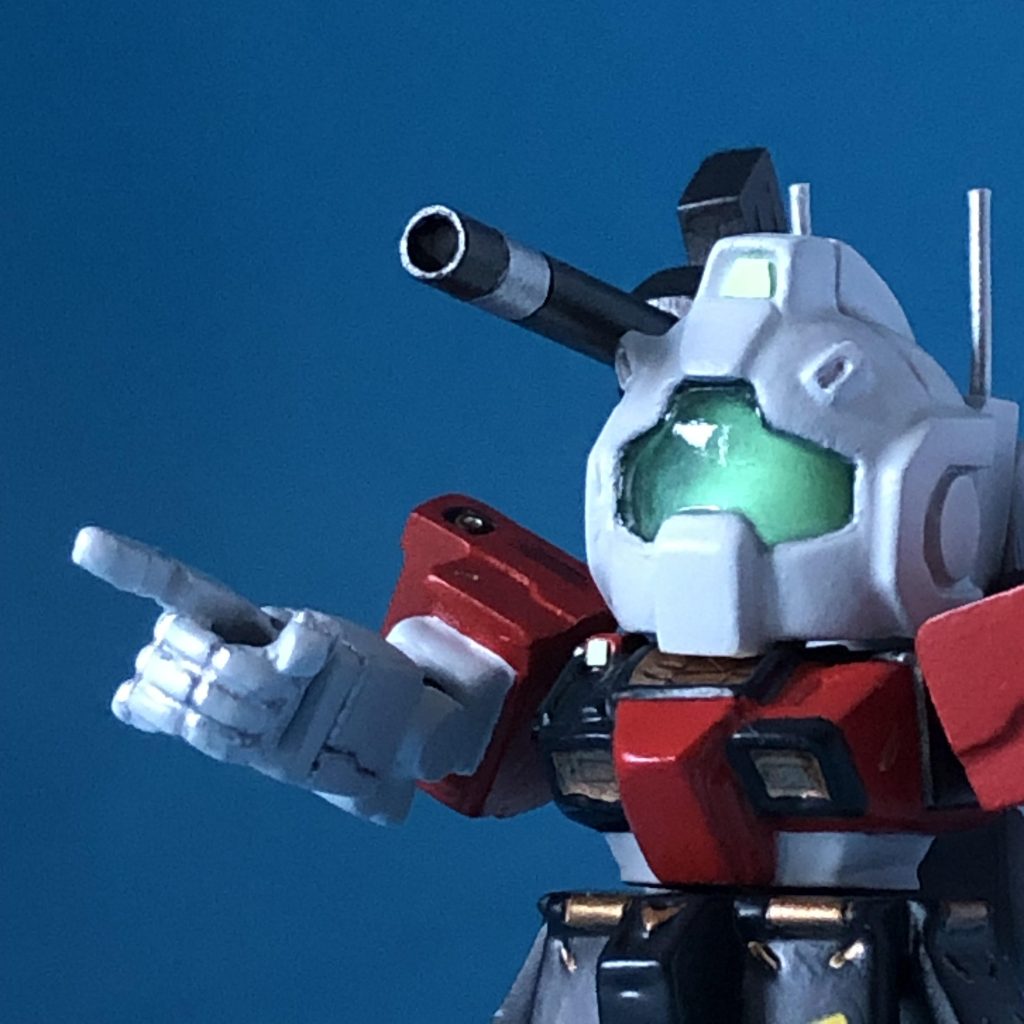 腕部は肩の色以外変化がないので、指さし用の手を作りました。これで指令を出しているようなポーズが可能です。