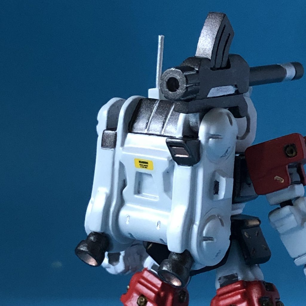 バックパックはキャノンがついている以外にも、少し違いがあります。キャノン砲も上下に動かせます。