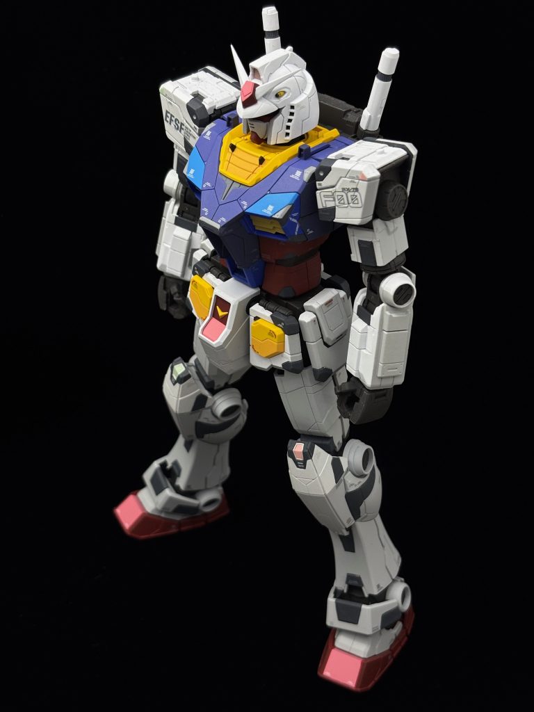 《カラーレシピ》白:ガイアノーツ 031 アルティメットホワイト白のカゲ色(明):ガイアノーツ 071 ニュートラルグレーI白のカゲ色(暗):ガイアノーツ 072 ニュートラルグレーII白のカゲ色:タミヤエナメル XF-19 スカイグレイ赤:ガイアノーツ VO-13 コーラルピンク赤のカゲ色:ガイアノーツ AT-16 ブラッドレッド赤のカゲ色:タミヤエナメル XF-7 フラットレッドとXF-63 ジャーマングレイを適量黄色:クレオス C329 イエローFS13538黄色のカゲ色:クレオス C39 ダークイエローオレンジ:ガイアノーツ EV-05 エヴァオレンジイエローオレンジのカゲ色:ガイアノーツ 201 ダークイエロー1水色:クレオス C34 スカイブルー水色のカゲ色:クレオス C110 キャラクターブルー青:ガイアノーツ VO-40 風群青青のカゲ色:ガイアノーツ VO-09 マーズダークブルーメカ色(明):タミヤエナメル XF-19 スカイグレイメカ色(中):タミヤエナメル XF-53 ニュートラルグレイメカ色(暗):タミヤエナメル XF-63 ジャーマングレイ関節部:ガイアノーツ 075 ニュートラルグレーVツインアイ下塗り:ガイアノーツ GP-08 プレミアムミラークロームツインアイ上塗り:クレオス S48 クリアーイエロー頭頂部カメラ:ガイアノーツ CB-09 ライトブラウンDOCK黒:ガイアノーツ GS-03 サーフェイサーエヴォ ブラックDOCK灰:ガイアノーツ 072 ニュートラルグレーII
