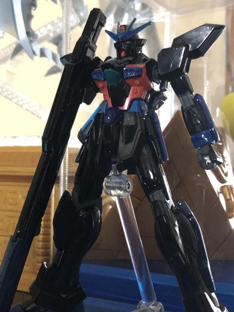 今度は右腕がポロポロ取れて接着剤でもつけないと無理そうなぐらいになったのでいっそのこと右腕外してキャノンをくっつけることに。