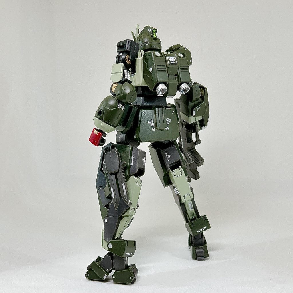 【ガンダム コミティタス】コミティタスはラテン語で「(王などの)護衛」を意味しており、ガンダム リベリオンになる前の機体名です。これまで緑色の機体って、作ったことがなかったんですが深緑とザクグリーンで渋めのカラーに仕上げられたと思います。