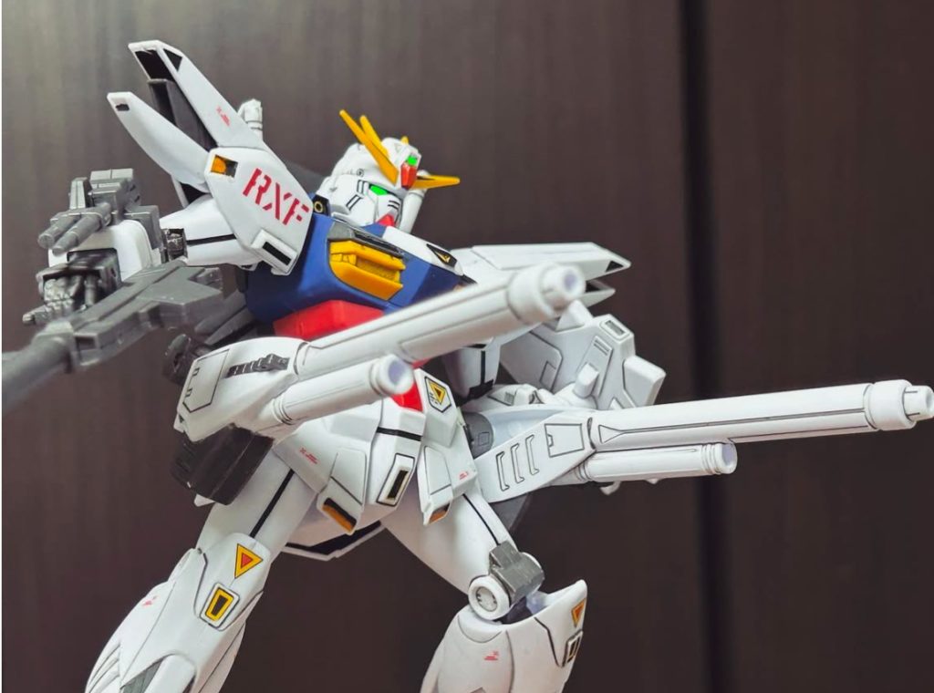 ヴェスバー展開銃口の内側も黒く塗装すればよかったと後悔してます肩のRXFと91がシステムインジェクションで綺麗に色分けされてて感動した記憶があります。