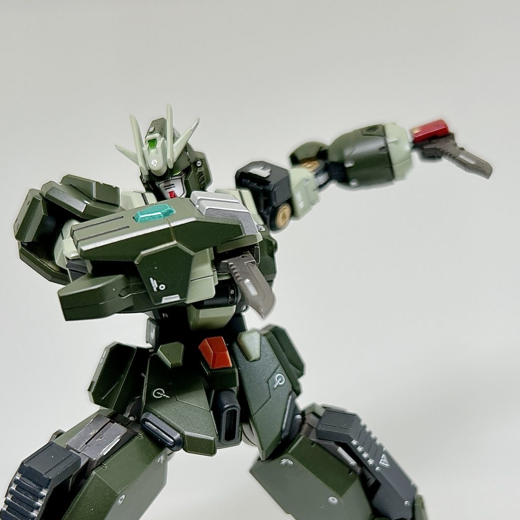 【アクション】主な武装はライフルとショートナイフになります。境界戦機のアーロンライノの脚部に一部ディテール追加し、各武装もマウントできるようになっています。