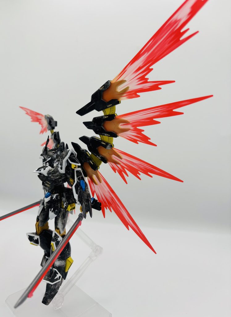 カルラといえば光の翼!!ところでこの翼デスティニーとかストフリと同じヴォワチュールリュミエールかと思ってたんですけど全然違う技術らしいです笑