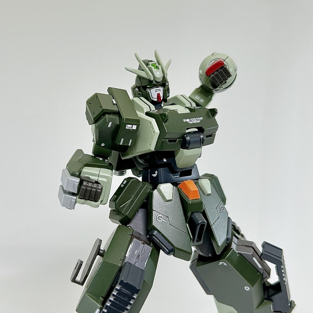 【熱血のコミティタス】武装は少ないですが、素体のスペックとパイロットの技術により近接戦闘を得意としています。多くの敵をなぎ倒してきた左拳は赤く染まり、その姿と忠誠心から「熱血のコミティタス」と呼ばれていました・・あの日までは。