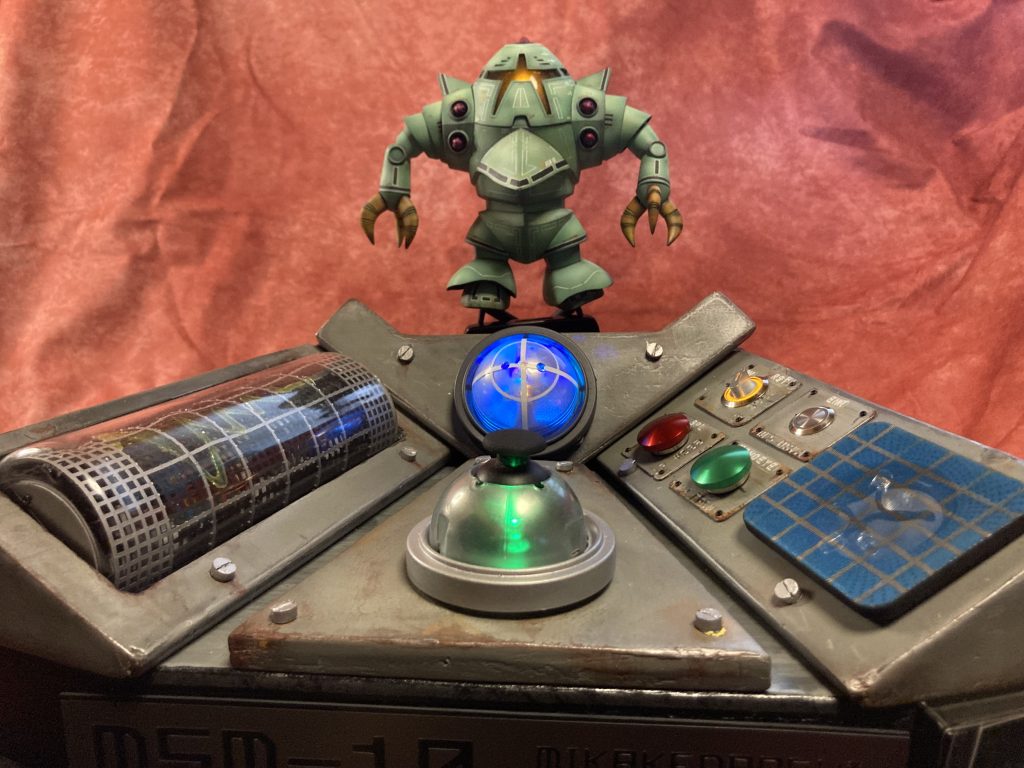 ゾックのモノアイが動く方向を当てるゾックゲーム搭載。(実は音ゲー。無駄に5chサラウンド)