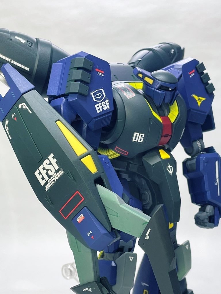 右手に武装しているタイプは珍しいですよね。