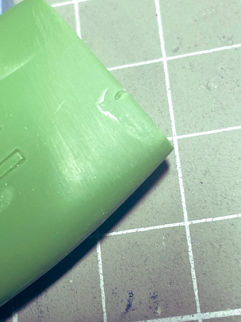 接着剤で溶かして固めて削る。こういうリカバリーできるのもプラモデルの魅力かなと。