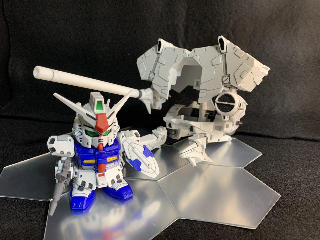 中身のガンダム試作3号機ステイメンは若干の塗装とプラバンでディティールアップしています。キットの指定色ではなく明灰白色に塗った方がよかったかも?・・・