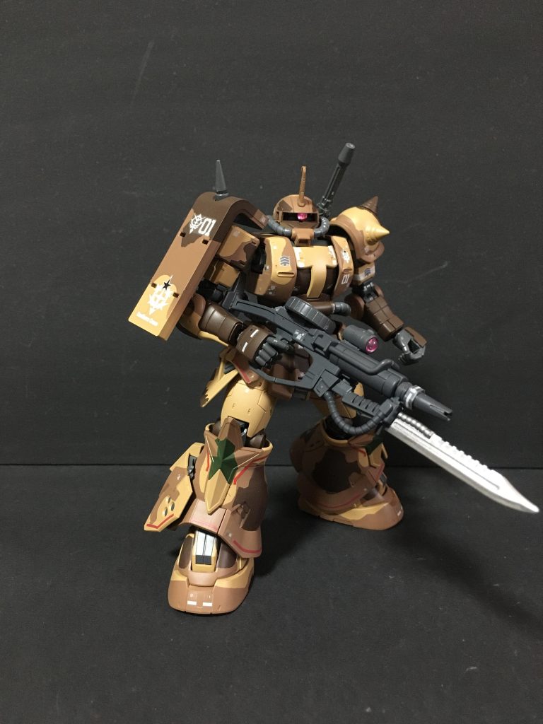 サザンクロス隊の特徴である迷彩柄は迷彩マスキング法で塗装しています。改造はなしでデカールの追加のみとしています。