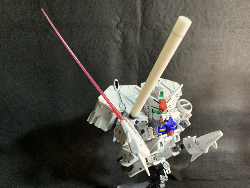 クローの根本に可動を設けて振り回せるようにしました。使用部品は大量に余っているガンプラバトルアームアームズです。デンドロ本体とクロー根本に3ミリ穴を開けるだけで簡単にできます。