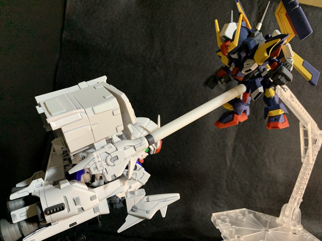 「お前は一体、どっちの味方だー!」延長したメガビーム砲のおかげでSDサイズでもゼロ距離ビーム砲射撃が映えます。