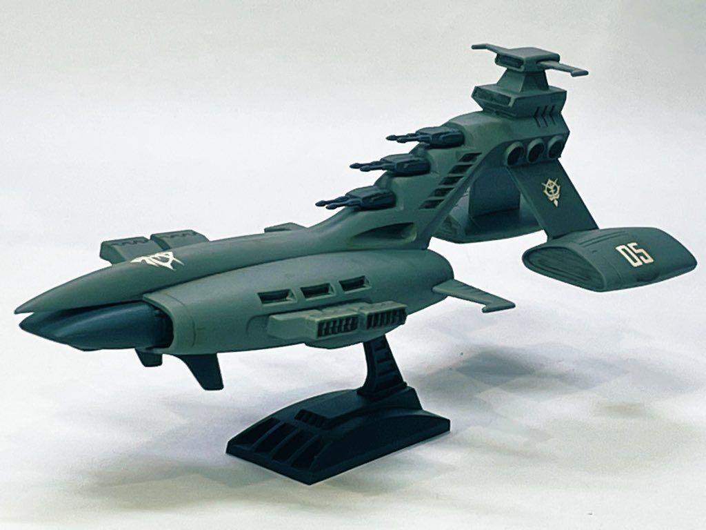 旧キット 量産型ムサイをリアルカラーに全塗装。単色なので軽くウェザリングをいれて陰影を強調。