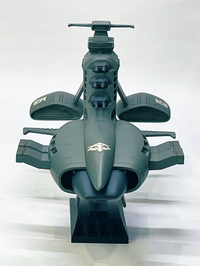 コムサイは大気圏突入できるぐらい頑丈だから少し固めな雰囲気にネイビーブルーを差し色にしました。