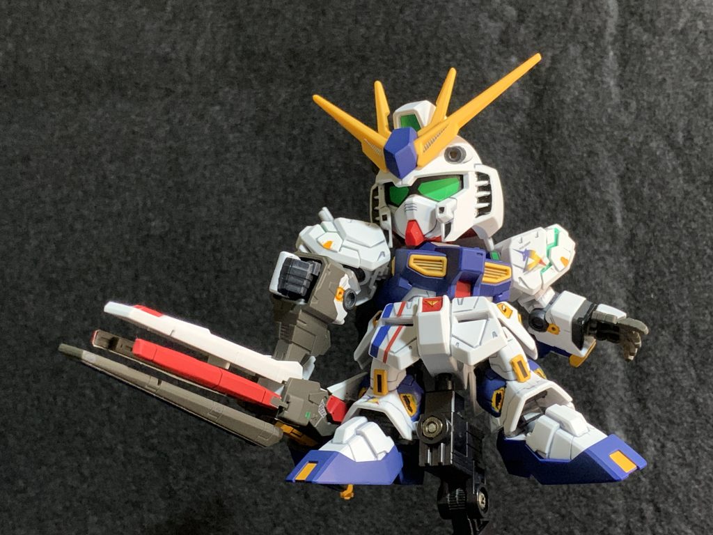 箱横に掲載されていた射撃ポーズです。SD体系なので凝ったポーズは再現できないです。