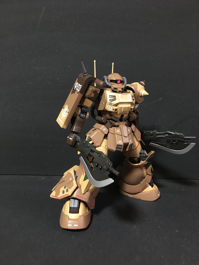 アクトザクの上半身に高機動型ザク地上用の下半身をミキシングしています。