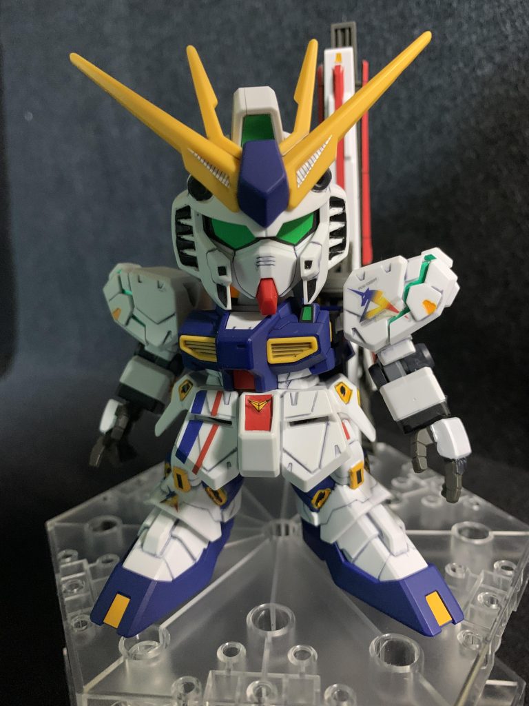 完成させるまでにある程度の塗装も必要です。薄いブルーも調色しました。