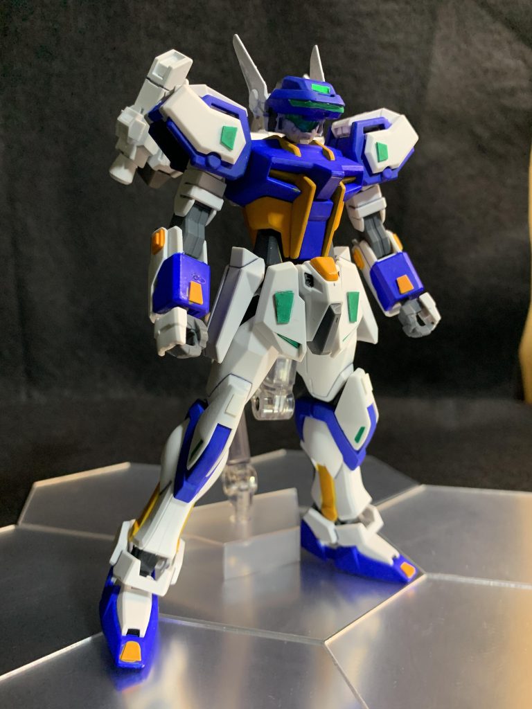 ベースキットはエントリーグレードストライクガンダムに30MMのアルト、頭のパーツが入ったオプションパーツとジャンクパーツを使用しました。過去にハセガワの747A型テムジンも作りましたが現在派手な塗装は無理です。